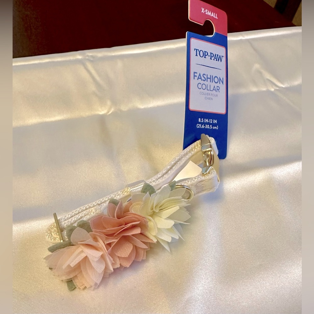 NWT DOG COLLAR WHITE FLOWER X SIZE SMALL ADJUSTABLE
